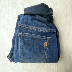 Dark blue skinny maternity jeans.